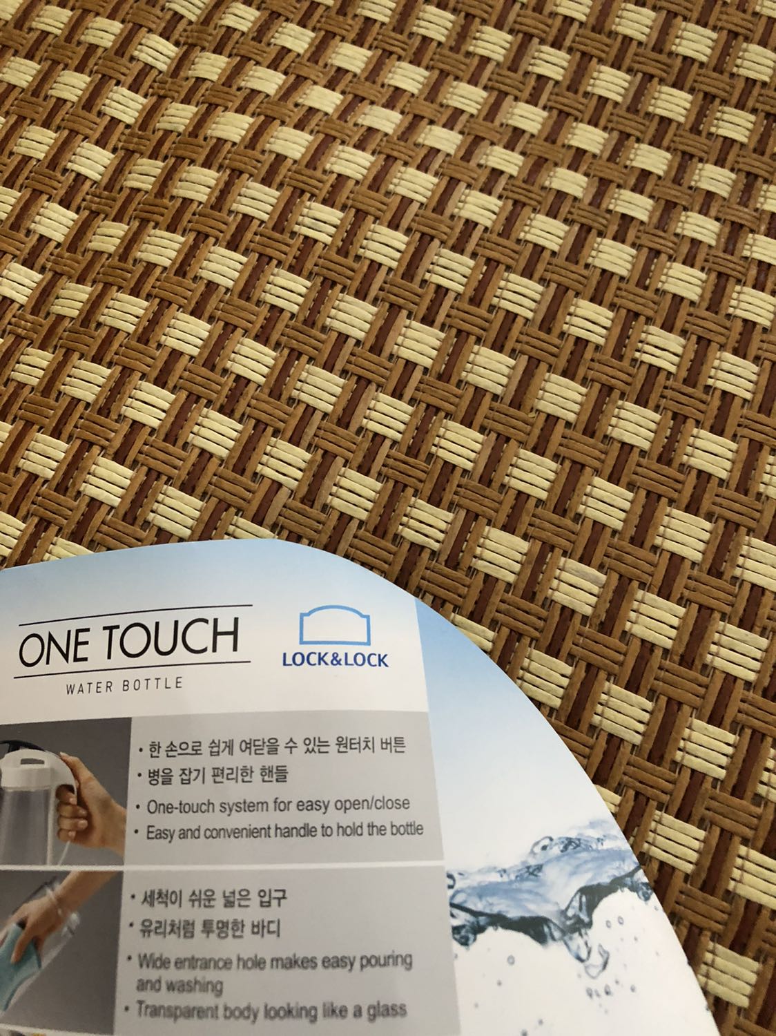 Trước mắt , tui thấy kiểu bình này rất đẹp .Nếu xài bền ,tui sẽ mua tiếp.Nhân viên giao hàng thân thiện