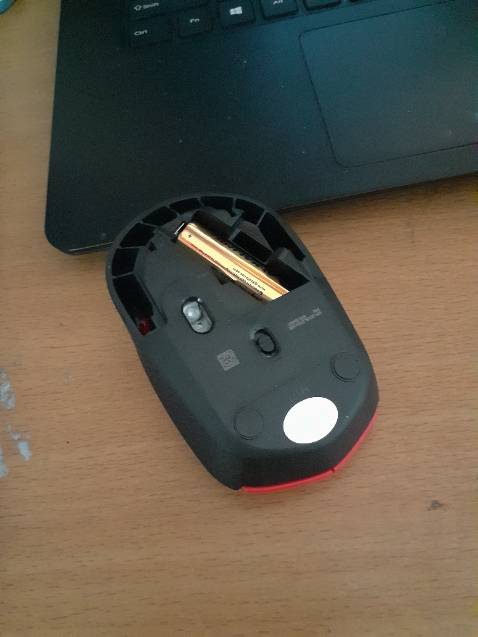 hàng vừa mới nhận đã không dùng được , mk đặt hàng từ hôm 31 đến 5/2 mới nhận được hàng . bật rồi mà chuột ko lên đèn báo hiệu , tưởng chuột hết pin, mk thay pin mới vẫn không chạy . hàng thì ko cho xem trước. chờ mãi xong lại nhận được chuột hỏng. mong tiki đổi trả hàng cho mk.