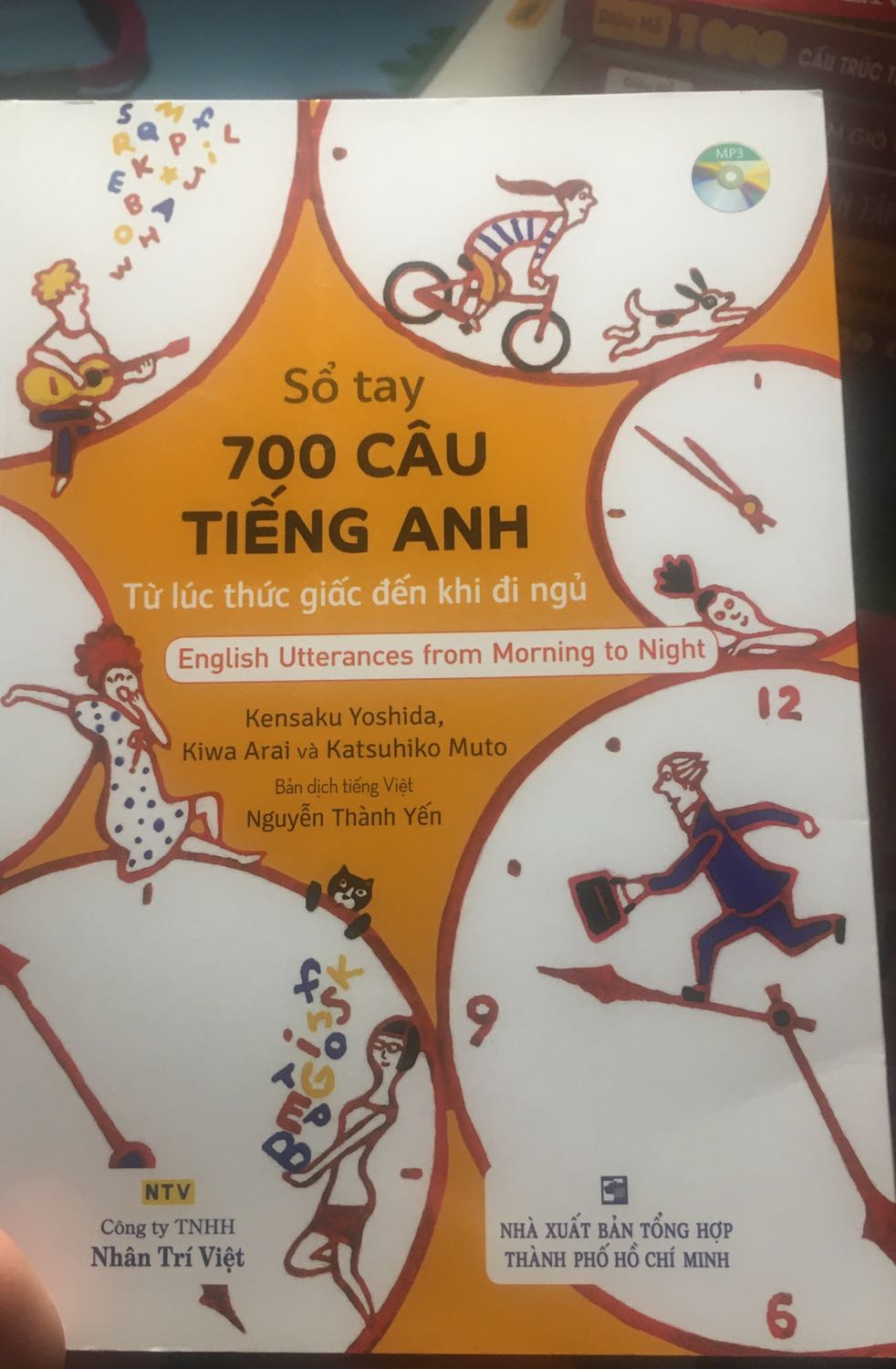 Một quyển sách đáng mua. Sách chia các hoạt động theo chủ đề. Vừa có đĩa CD và File MP3 phù hợp với mọi nhu cầu.