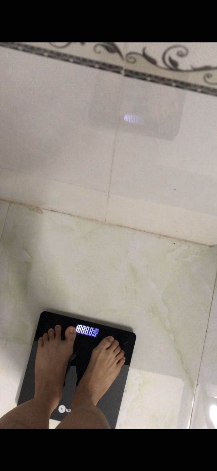 Không hiện số cân chính xác, màn hình cân bị lỗi, kích hoạt bảo hành và nhắn cho CSKH đã 10 ngày rồi nhưng đến giờ vẫn không phản hồi. Trải nghiệm quá tệ khi sử dụng sản phẩm này