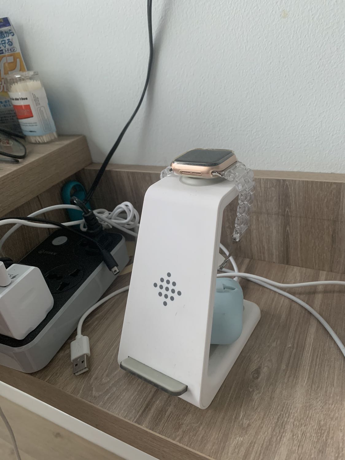 Đóng gói kỹ, sp như hình, mình cắm cục nguồn 3.0 sạc thấy nhanh.
Sản phẩm rất xinh đẹp tuyệt vời, tôi không thể trông đợi gì hơn. Cảm ơn nhà cung cấp, nhà sản xuất, cảm ơn người bán hàng, cảm ơn sàn thương mại điện tử, cảm ơn người vận chuyển để tôi có cơ hội dùng sản phẩm tốt như thế này.