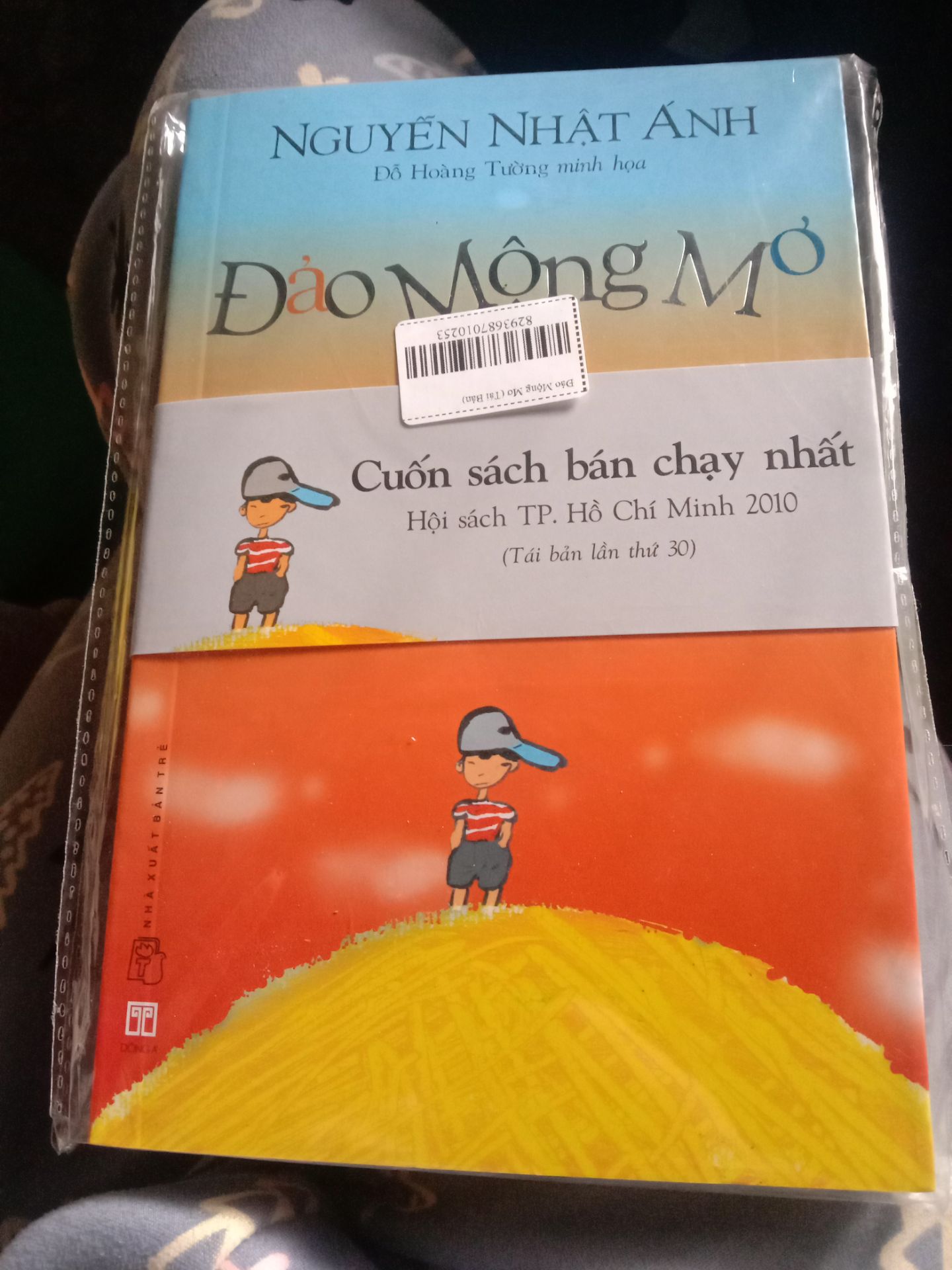 SP  new có bọc lớp túi bóg trong. Shipper trả hàg đúg hẹn. Tuy vậy kô có múp xốp bookcare bảo vệ 9,5/10. Thank