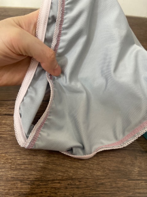 Quần mát, nhẹ
Nên mua nhỏ lại 1 size so với thông thường
Không thích kiểu may đũng như này lắm