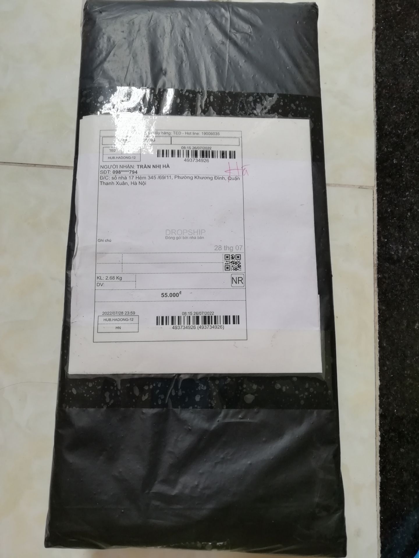 Đóng gói cẩn thận, giao hàng nhanh, đúng hẹn. Loay hoay một hồi xg. Gỗ miếng hơi bong gỗ dán, bốn miếng gỗ đơn giản như trẻ con xếp hình. Bình thường kg đẹp lắm