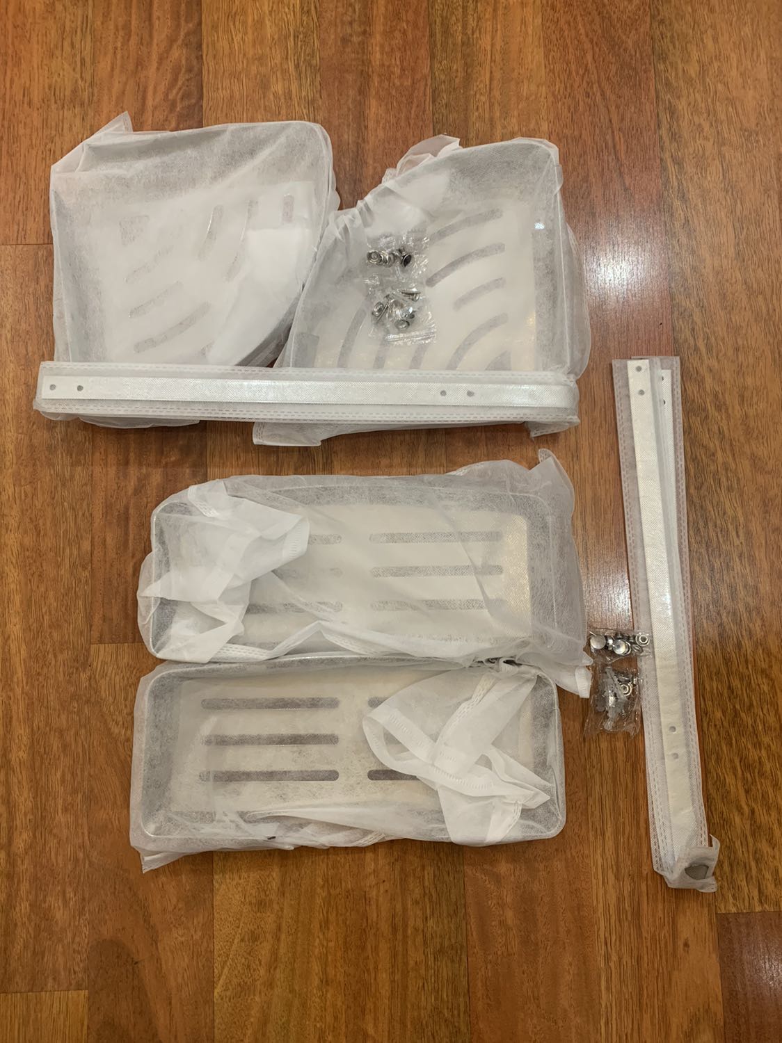 Kệ chất lượng dày dặn inox sáng bóng.