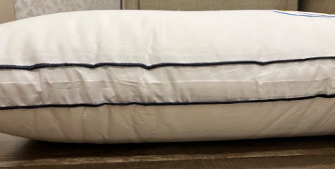 Hàng đóng gói kỹ, sản phẩm mới, bông mềm, thích hợp cho người thích nằm gối thấp. Tôi thích nằm gối cao nên chưa thật sự vừa ý lắm.