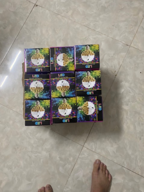 Mua 10 đèn led có đui shop giao 9 cái không có đui