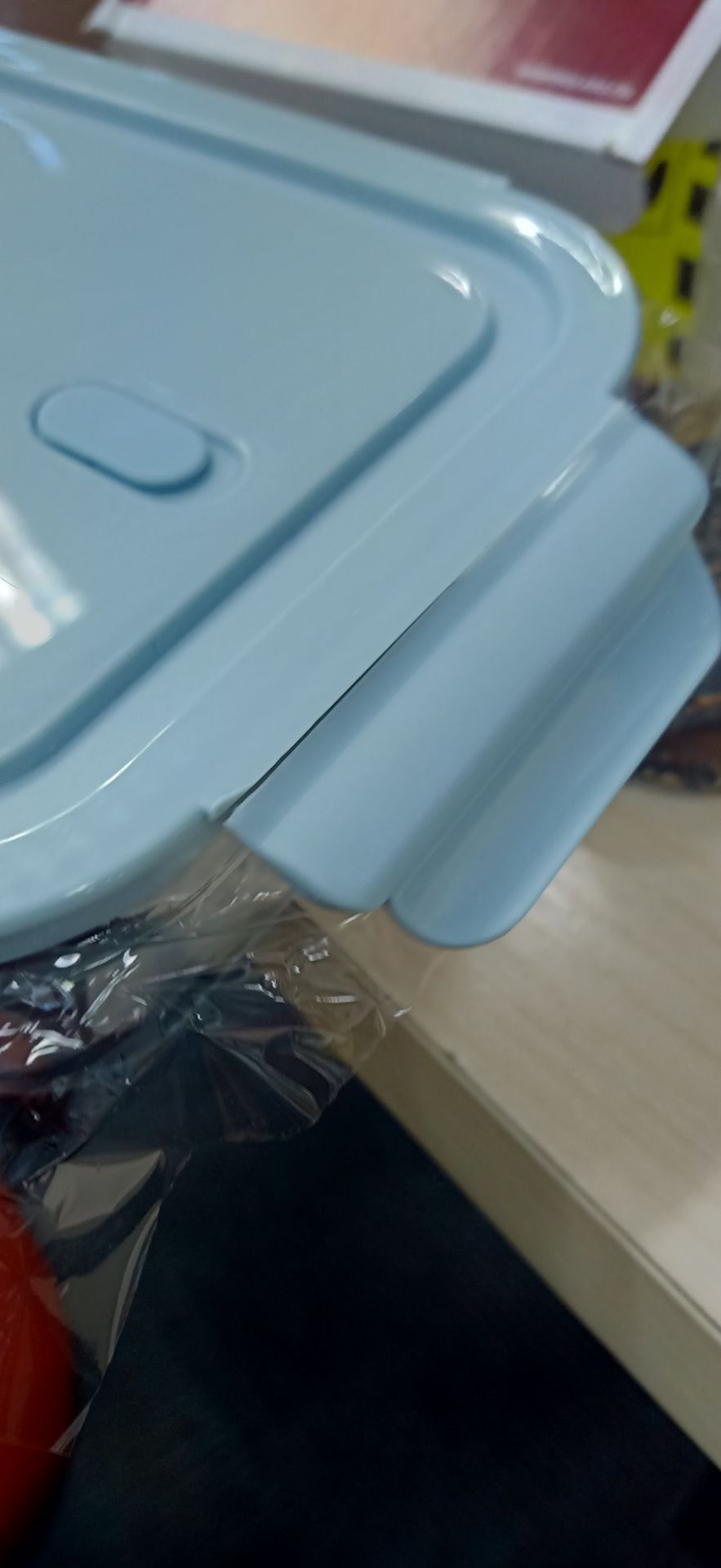 nắp gãy giao nhanh nhưng hàng ko nguyên vẹn