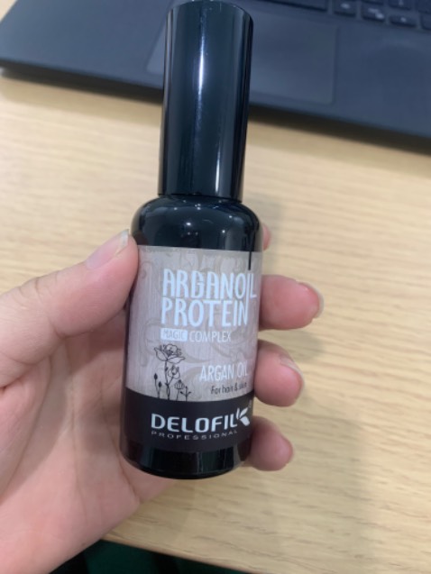 Giao hàng đúng hẹn, sản phẩm khá chất lượng. Có mùi thơm. Nhà bán hàng tư vấn nhiệt tình. Mình thấy ưng sản phẩm này. Tóc mình hơi khô, nên dùng khá ổn.