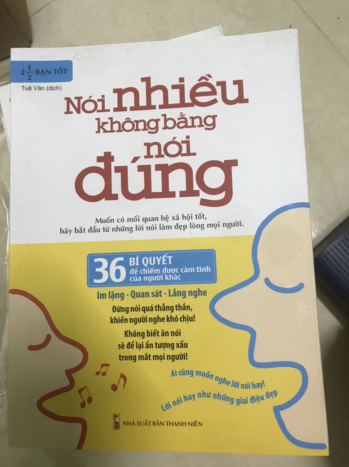Điểm trừ: 
- mình mua com bô 3 cuốn trong đó có cuốn” nói nhiều không bằng nói đùng” chắc chắn đay là sách đã qua sử dụng, mở ra không còn đọ cứng, có nếp gấp ở vị trí bấm tạp.
- 3 cuốn không được bọc( kiểu sách mới mà không được đập hộp)
Điểm cộng: Tiki giao hàng nhanh cực