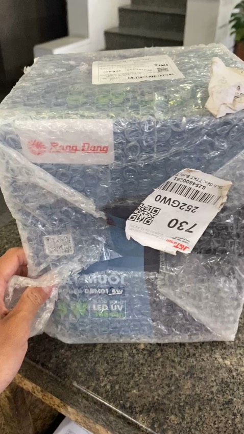 Đặt 2 cái mà gửi 1 cái, làm ăn kiểu gì vậy