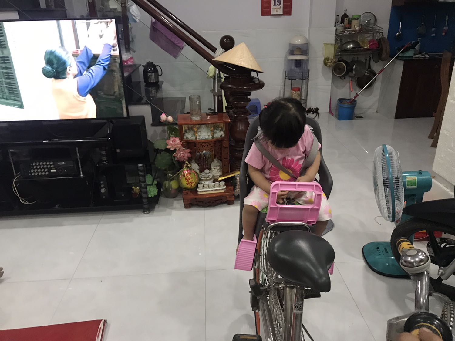 + Hàng giao đầy đủ phụ kiện
+ Lắp đặt chắc chắn
+ Bé nhà em rất thích
+ Chúc Shop ngày càng phát triển