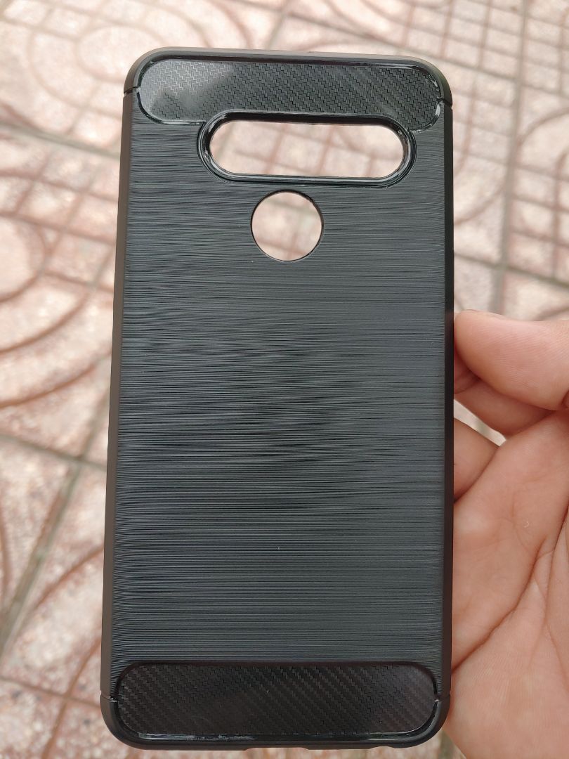 ko giống trong hình, lỗ camera kìa