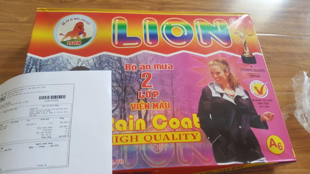 Áo chất hơn so với giá. Nên mua nhé mọi người, 2 lớp dày dặn, mũ áo giấu đc vào cổ nhìn rất gọn gàng 
Đóng gói cẩn thận giao hàng nhanh
cho shop 10 sao nhé