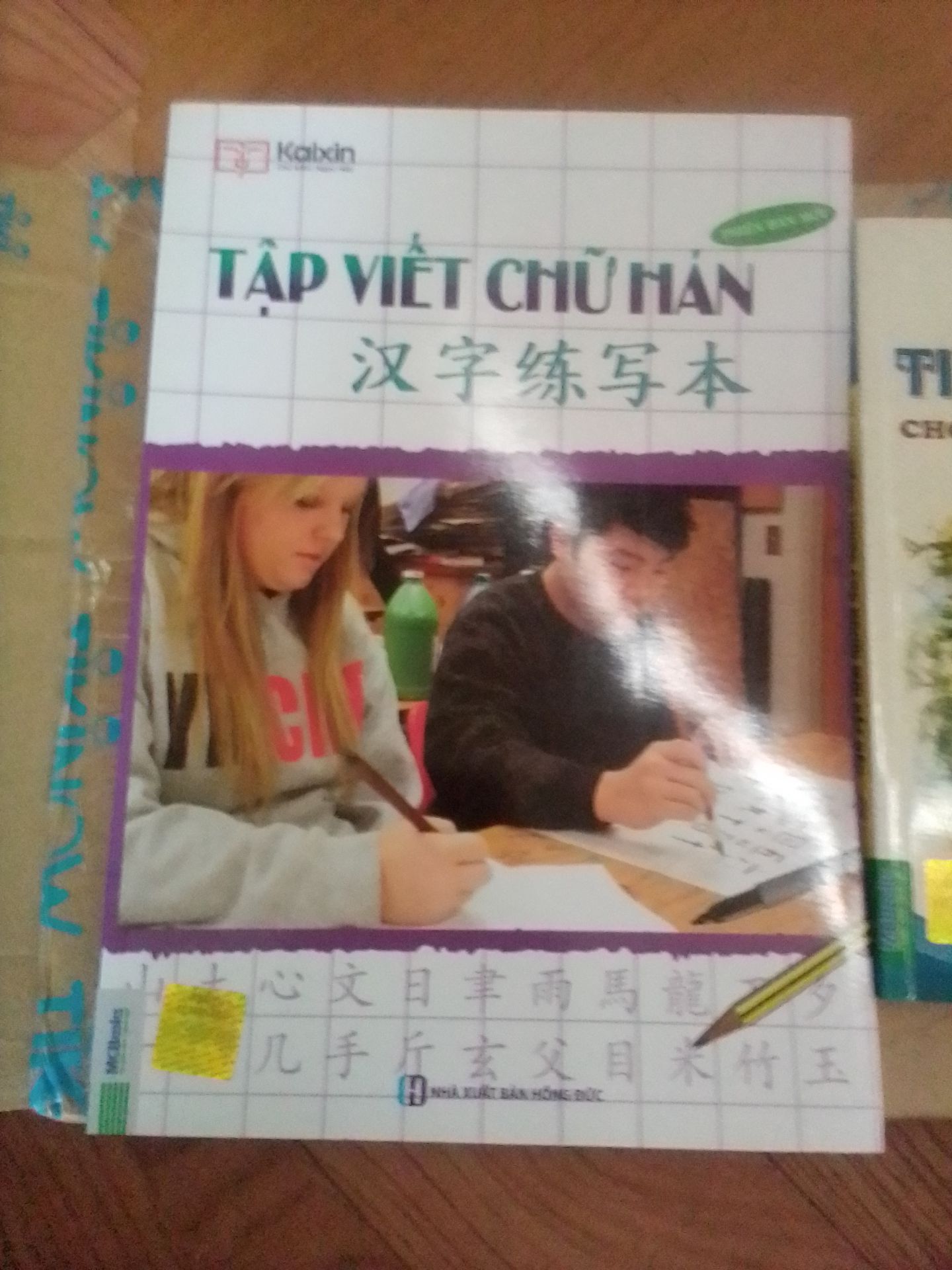 Hàng giao siêu siêu nhanh, hình như đây là lần thứ hai hay bài em đặt hàng shop rồi, mới hôm qua em đặt mà nay hàng đã tới tay. Mà quan trọng là anh shipper còn cực kì đẹp zai. ảnh mà không chạy nhanh chắc em thịt ảnh lun rồi ?