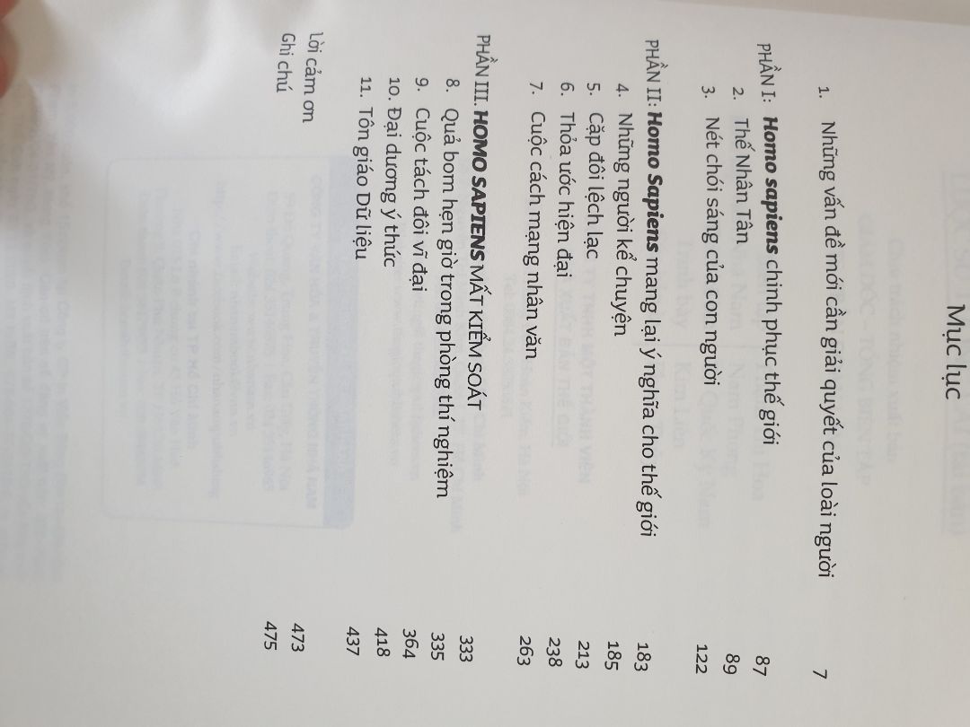 Được thầy giáo giới thiệu về tác giả Yuval Noah Harari - Nhà sử học người Do thái chuyên nghiên cứu về lịch sử thế giới, lịch sử quân sự - với những nghiên cứu, đánh giá, nhận định hấp dẫn của ông về lịch sử và tương lai. Nội dung sách hấp dẫn, cuốn hút; Trình bày đẹp rõ ràng, lượng kiến thức phong phú. Đặc biệt mua của nhà bán được giá rẻ.