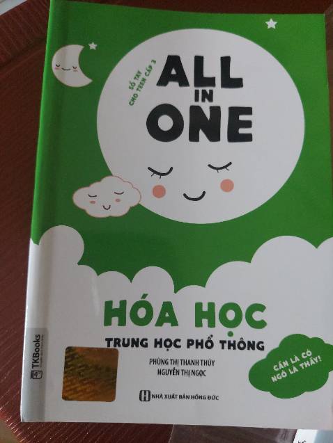 Sách mới, nhưng còn vài chỗ dính keo và hơi móp