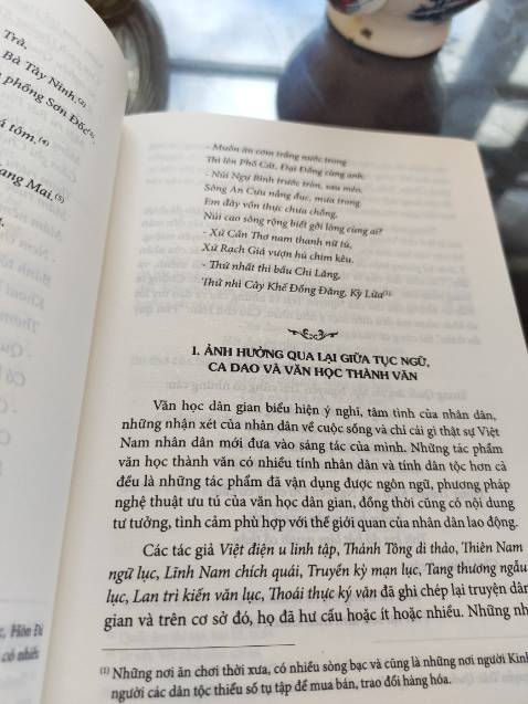 Giao hàng nhanh, bọc cẩn thận. Kể ra mà có kẹp giấy để biết đọc đến đâu thì tốt.