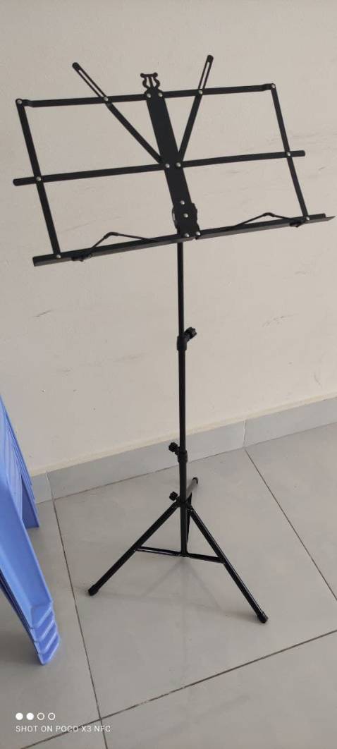 Giao hàng không giống như hình rao bán, khung yếu lỏng lẻo,  gọi đến tổng đài Tiki thì không nghe máy và gửi *** cũng không trả lời thực sự rất bức xúc ạ