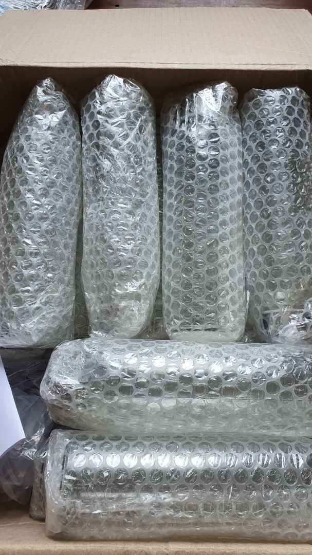 do đóng gói nên bị bể 1 chai, shop yc nhận rồi ck trả lại tiền của 1ch, nhưng người mua muốn lấy sp, nên yc shop chuyển thêm 1 combo kèm bù 1 chai bị bể.