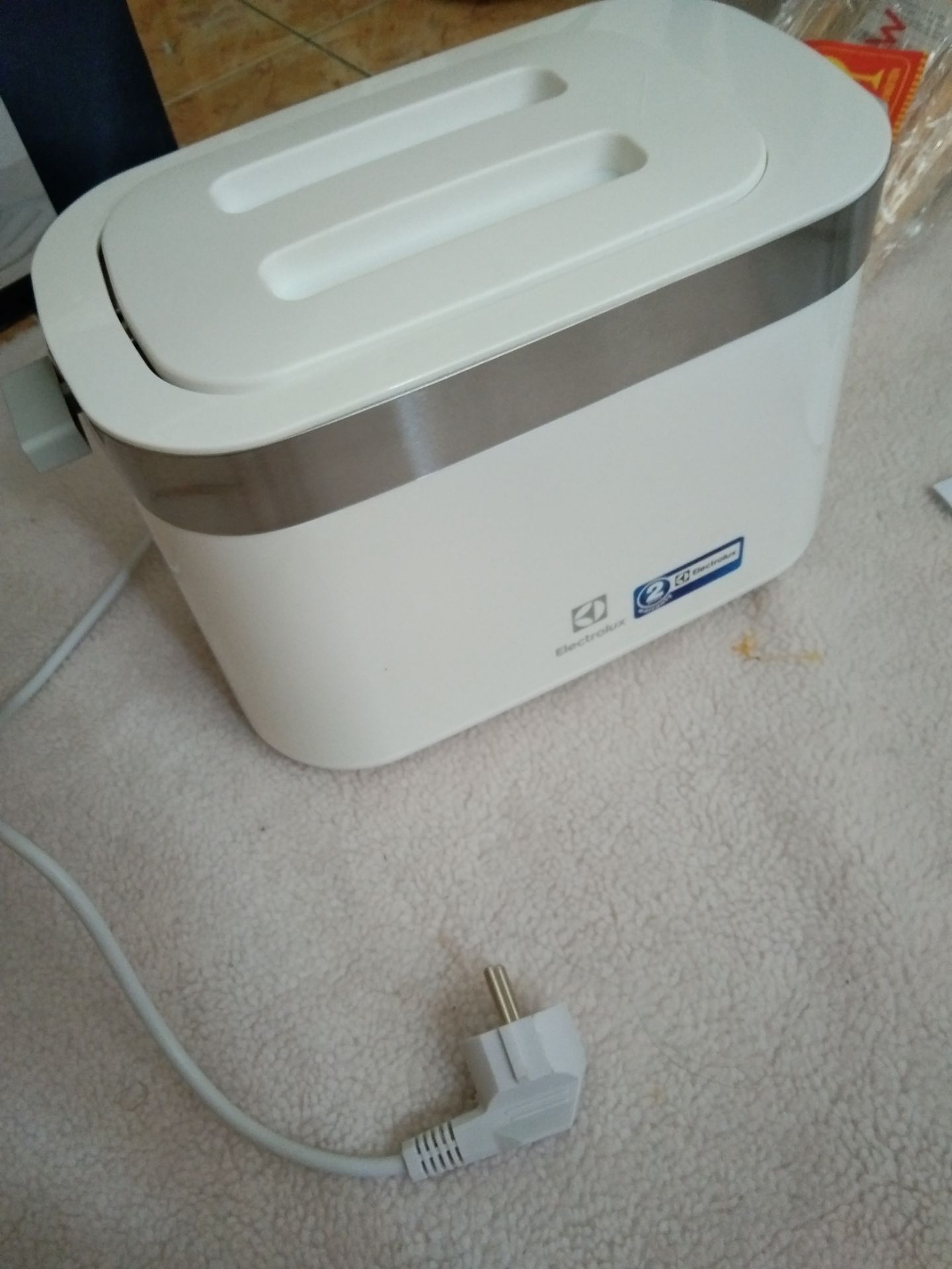 Máy to hơn mình nghĩ nhưng rất đẹp và xịn xò. Quá hời khi mua được với mức giá sale. Để bánh vừa giòn tới mà không bị cháy xém màu nâu thì nên chỉnh ở mức 2 , bánh khô vừa và độ giòn vừa phải. Giao hàng nhanh chóng.