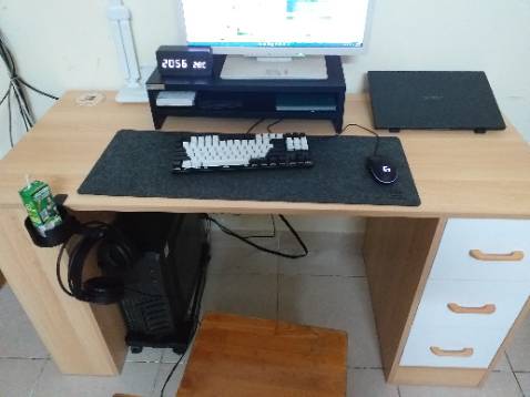 Mặt bàn rộng, thiết kế đẹp