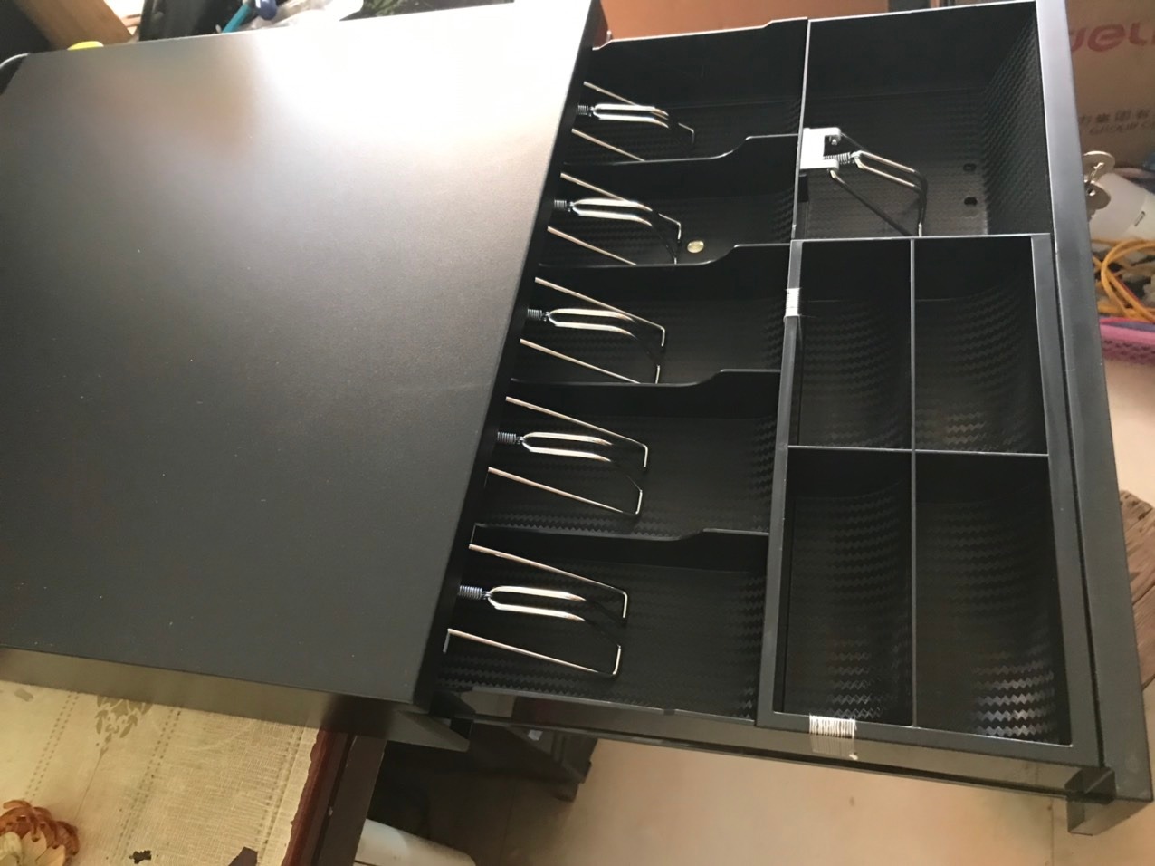 Đặt hàng mà không giống mẫu ảnh gì cả, được cái nhận hàng nhanh mà hàng cũng đẹp. Nên vẫn cho 3 sao