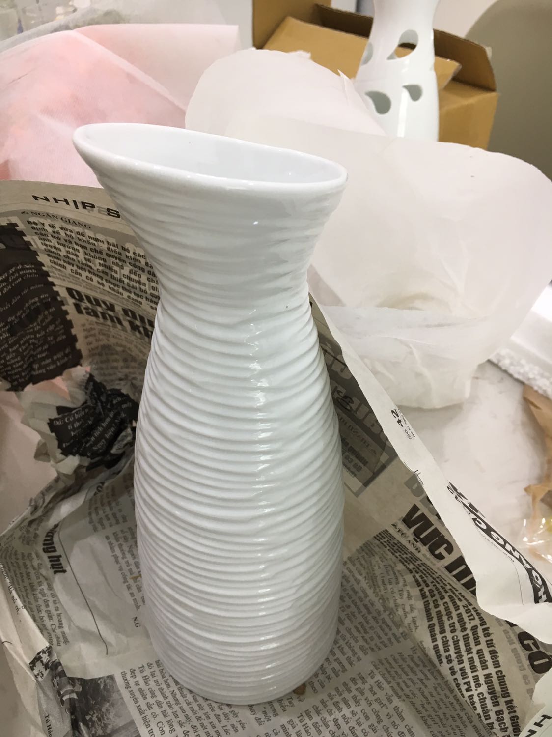 Bình gốm Bát Tràng đẹp, chất lượng. Tiki giao hàng nhanh, đóng gói cẩn thận.