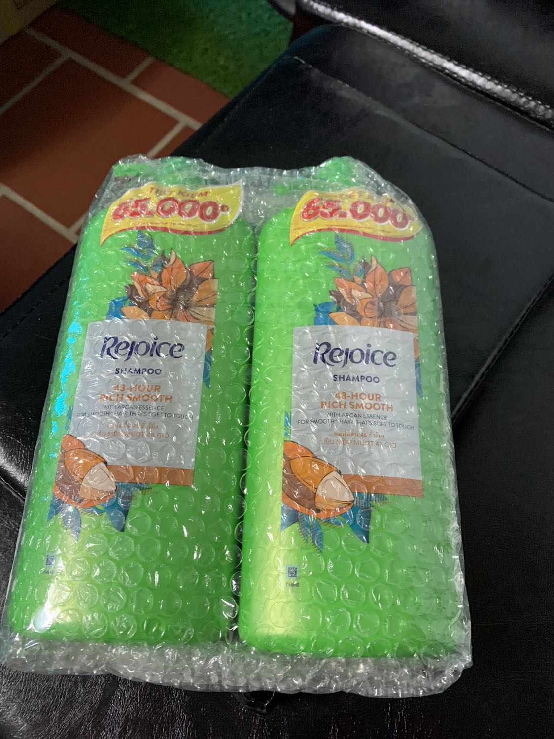 Giao hàng nhanh sản phẩm Ok - có điều quảng cáo đơn hàng 199k có quà tặng máy xấu tóc , mjh mua 2 chai cho đủ đơn có quà , khj nhận hàng kg có quà - đề nghị nếu kg có quà thì đừng quảng cáo là có - đánh *** người tiêu dùng