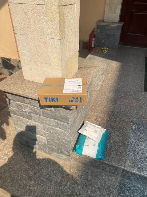 Mua vì lượt bán nhiều. Chất liệu không bai khi kéo căng, bề mặt khăn mịn, giặt không phai, mềm, ấm. Giá 169K nên trải nghiệm. Trừ 1 sao do nhà bán nhét khăn vô túi đựng chứ không gấp đàng hoàng. TiKi thì vẫn đóng hộp vuông vức, Shipper cẩn thận, lịch sự.