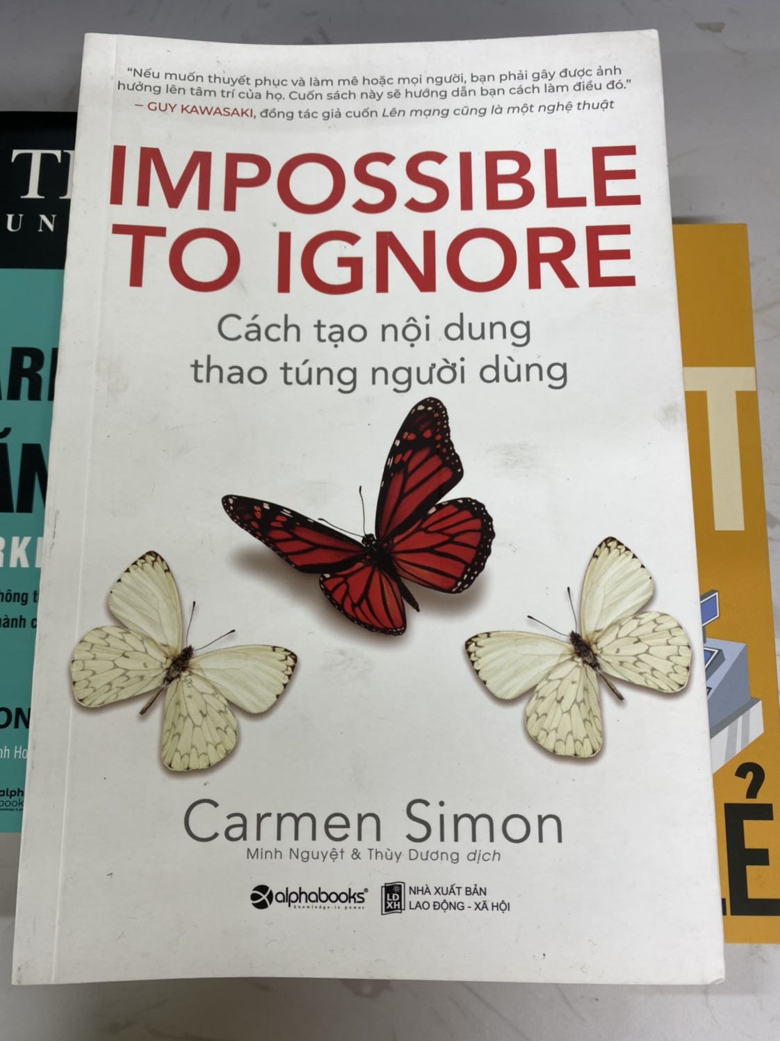 Mình vừa nhận sách, chưa đọc nên k đánh giá về nội dung!
Nhưng rất không hài lòng vì shop giao sách bẩn, cũ về cho mình. Mình mua 3 sách một lúc, shop giao hàng rất nhanh nhưng quá hụt hãng khi bóc sản phẩm???