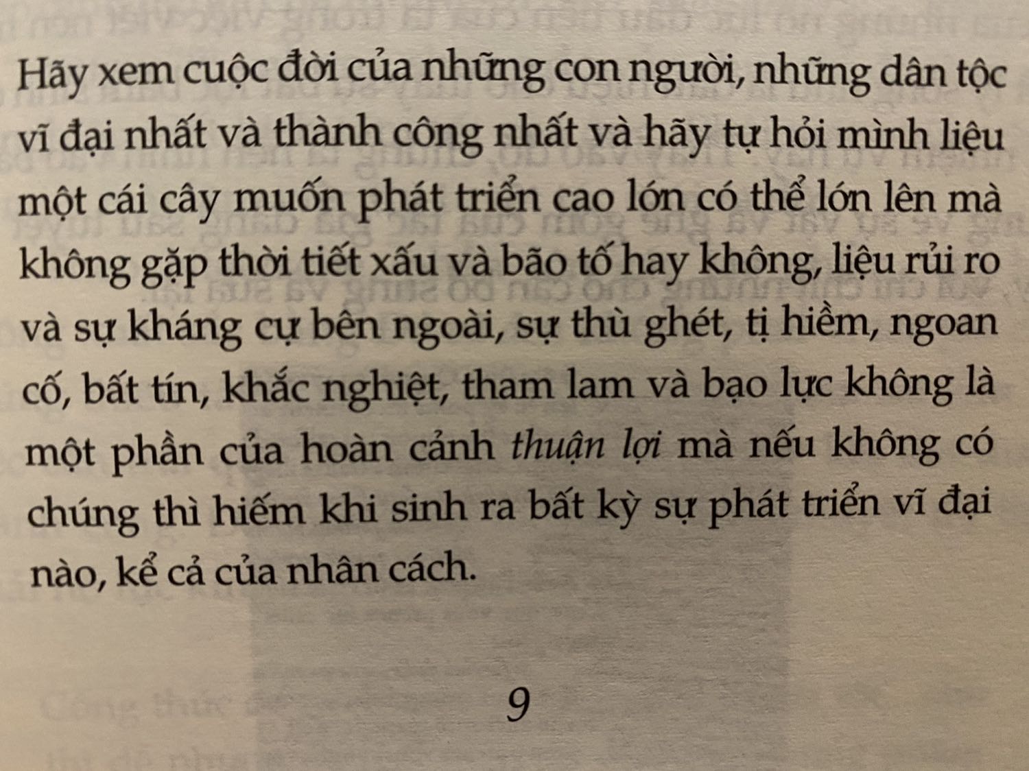 Đối với mình đây là một cuốn sách rất tuyệt. Tuy phần phân tích câu chuyện của các nhà triết học hơi dài dòng và văn phong có chút lủng củng, những mỗi lời khuyên sau đó đều rất hữu ích giúp bản thân mình bình tâm lại và thấu suốt hơn.