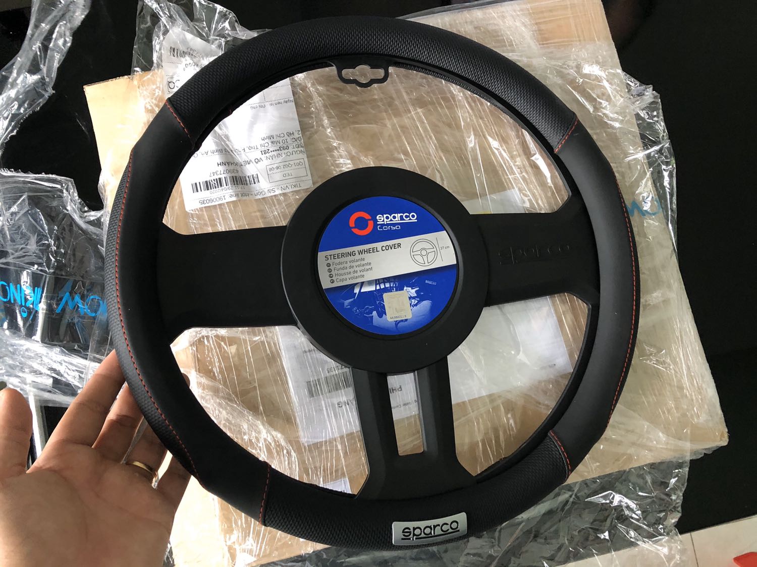 Rất hài lòng!
Hàng chính hãng, cầm sướng tay, cảm giác rất chắc vô lăng, giao hàng siêu nhanh! Sẽ ủng hộ shop dài dài :D