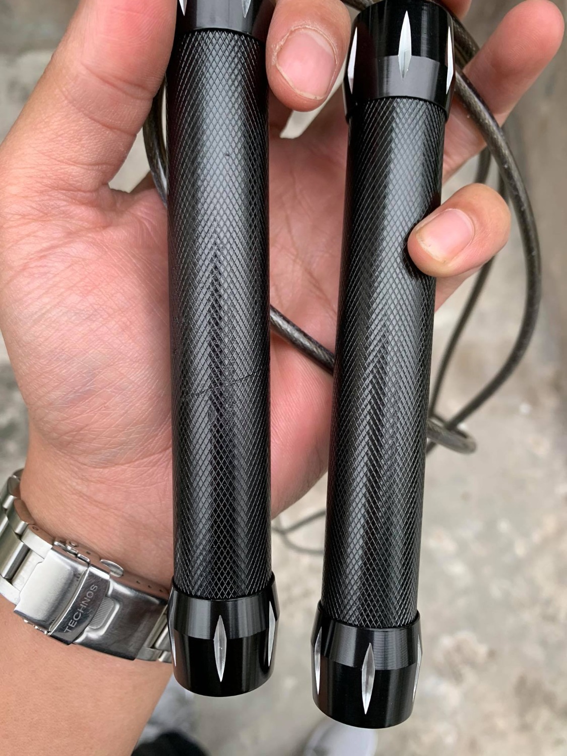 1: TỐT: giao hàng nhanh, nvien giao hàng nhiệt tình, hàng ổn khớp xoay trơn tru
2:CHÚ Ý: hàng tuy lúc nhận thì ở trong hộp chắc chắn gọn gàng, tuy nhiên khi lấy ra thì có thấy bị xước nhiều ở tay cầm........... ko hiểu nguyên nhan do khâu nào
nói chung hàng ok và ko cần phải đổi lại........
sẽ còn ủng hộ TIKI