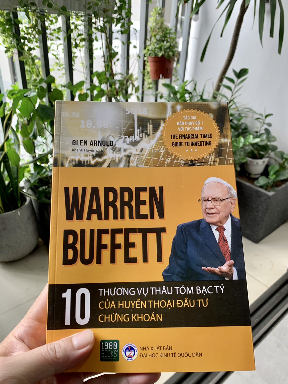 Warren Buffet là huyền thoại của giới đầu tư trong mọi thời đại. Danh tiếng của ông liên tục được củng cố bởi những thương vụ đình đám và các quyết định đầu tư gây chấn động