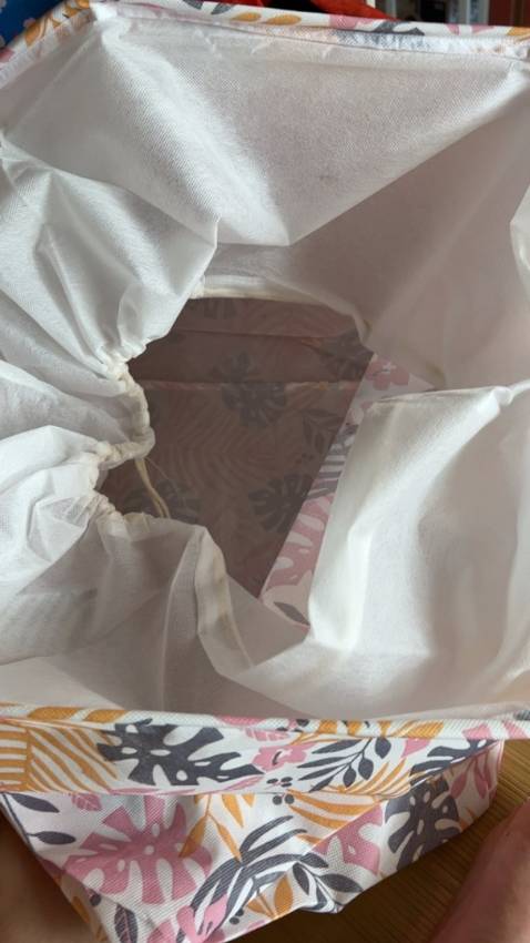 Túi to, rộng, đựng được nhiều đồ. Nhiều mẫu họa tiết nên mình khá thích,hình in ổn khá đẹp. Tuy nhiên, shop cho chọn màu ngẫu nhiên nên khác tiếc nếu được chọn màu thì tốt. Sọt mình đựng được khá nhiều đồ rất tiện. Giao hàng hơi lâu chút mình đặt 4 ngày mới nhận được hàng còn đâu oklaaa