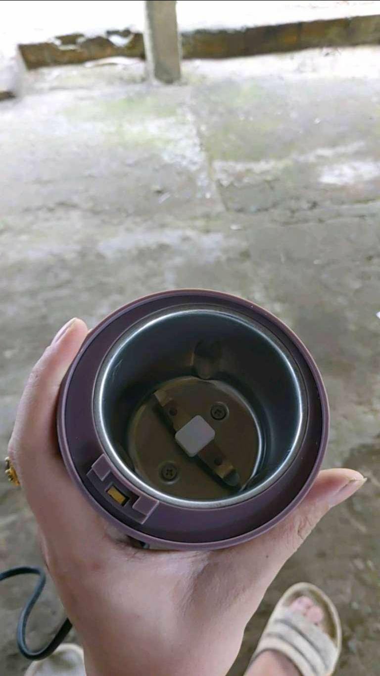 Máy nghiền rất là nhỏ nha, sử dụng tốt lắm cho nhưng người hay thịch ăn đồ xay hay có mở quán ăn nhỏ ạ, nhà mình cũng mở quán ăn sáng nhỏ lên cũng mua cho bỗ mẹ về để đỡ phải dùng tay chân ạ