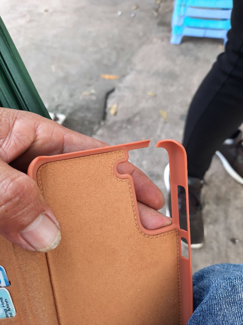 Tệ wa ốp lưng gi  mà nó long bay vô hết điện thoại.tệ wa