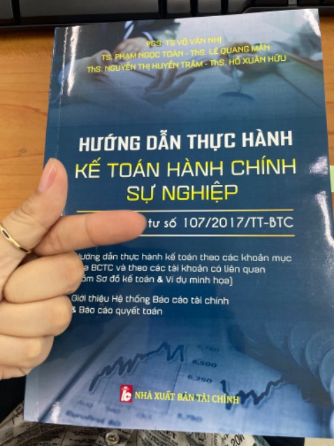 Sách mới in màu mực đẹp, rò ràng. Giao hàng nhanh. Đóng cửa cẩn thận