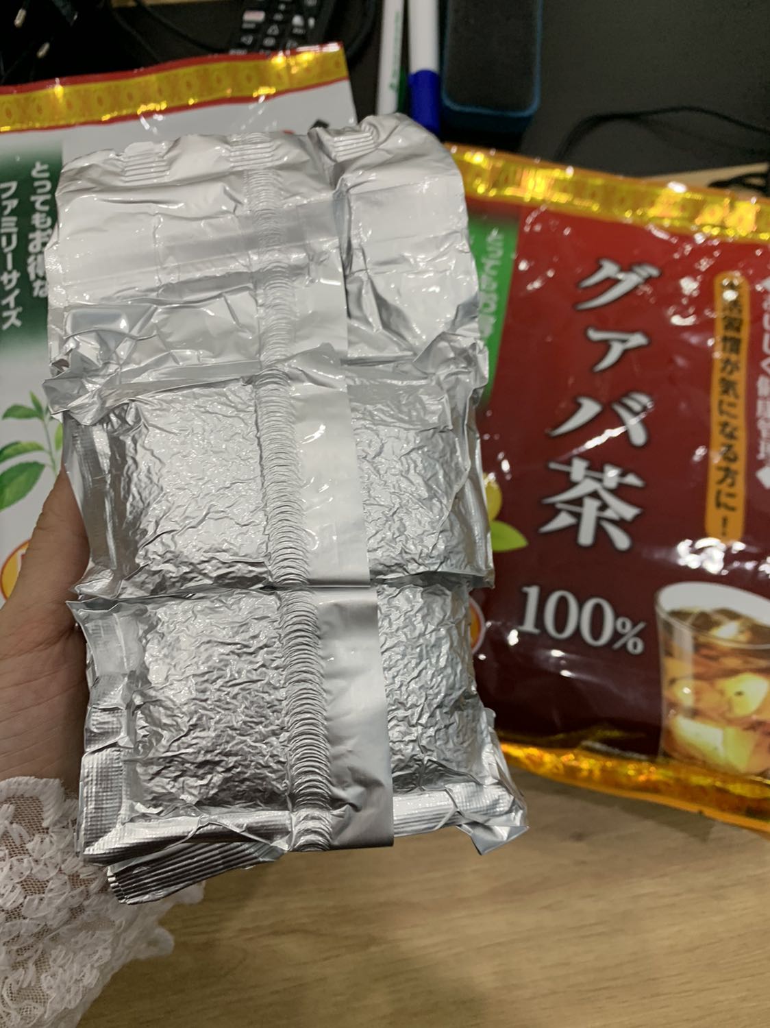 Đã mua nhiều ở shop. Diếp cá rất thơm. Trà đỗ trọng hỗ trợ giảm cân tốt. Giá rẻ, nên mua