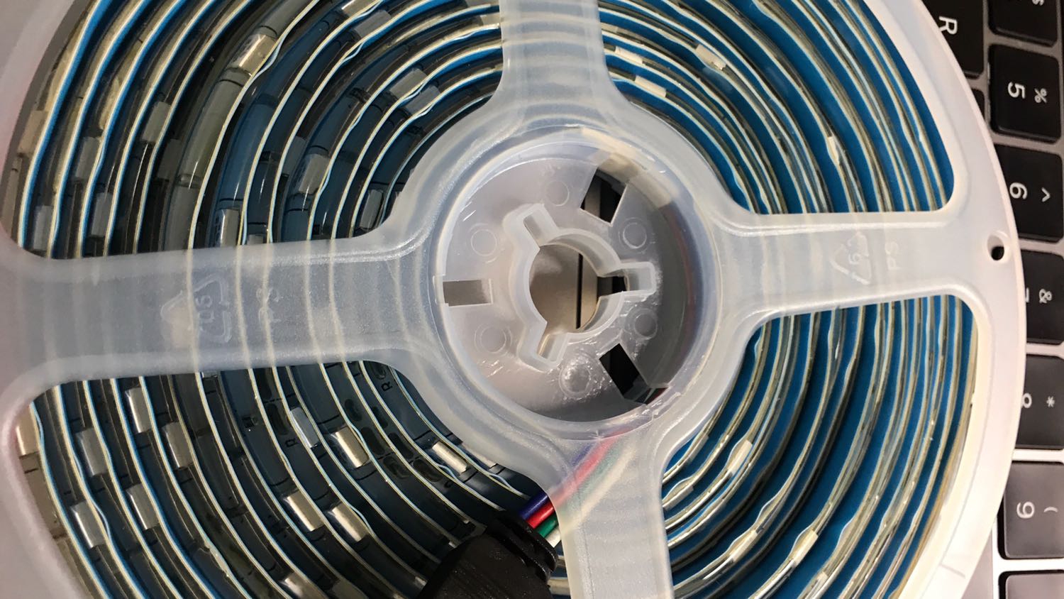 Shop ơi cho mình hỏi muốn sử dụng thì cần thêm cổng nối nào v ạ?