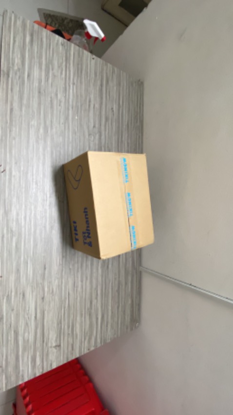 Mặc dù lễ 2/9/24 nhưng Tiki vẫn giao hàng tốt như mọi khi, thùng hàng giao tới có ngoại quan đẹp; hàng bên trong giao đúng, đủ, được bọc chống sốc cẩn thận; nhân viên giao hàng thân thiện lịch sự; 

Tiki nên thay ảnh để tránh nhầm lẫn (ảnh trên Tiki tới nay vẫn là túi Calbee 700gr) vì Gói Calbee giao tới là túi 600gr có hạn sử dụng đến 01/05/2025; hàng giao đến còn nguyên seal, cảm quan bên ngoài chưa thấy có lỗi lầm gì khi nào khui sản phẩm và dùng thử sẽ cập nhật thêm; giá lúc mua 162,25.