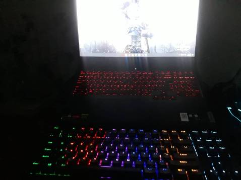 bàn phím tốt trong tầm giá , chất liệu nhựa nhám tạo cảm giác mát xa đầu ngón tay , 5 sao cho shop . Tuy nhiên hộp bị méo nhưng hàng vẫn ko sao , lần sau shop chú ý  nhé