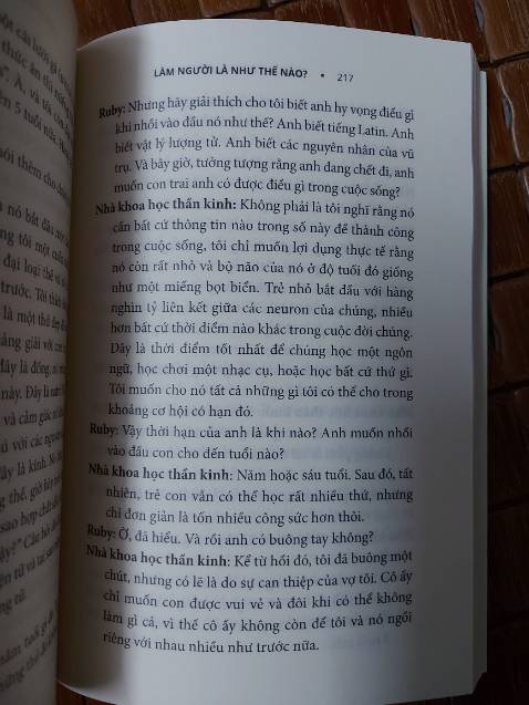 Sự đàm đạo của 3 con người khác biệt về tư tưởng nhưng rất thú vị và hài hước giúp ta chiêm nghiệm cuộc sống một cách dễ chịu ko triết lý
