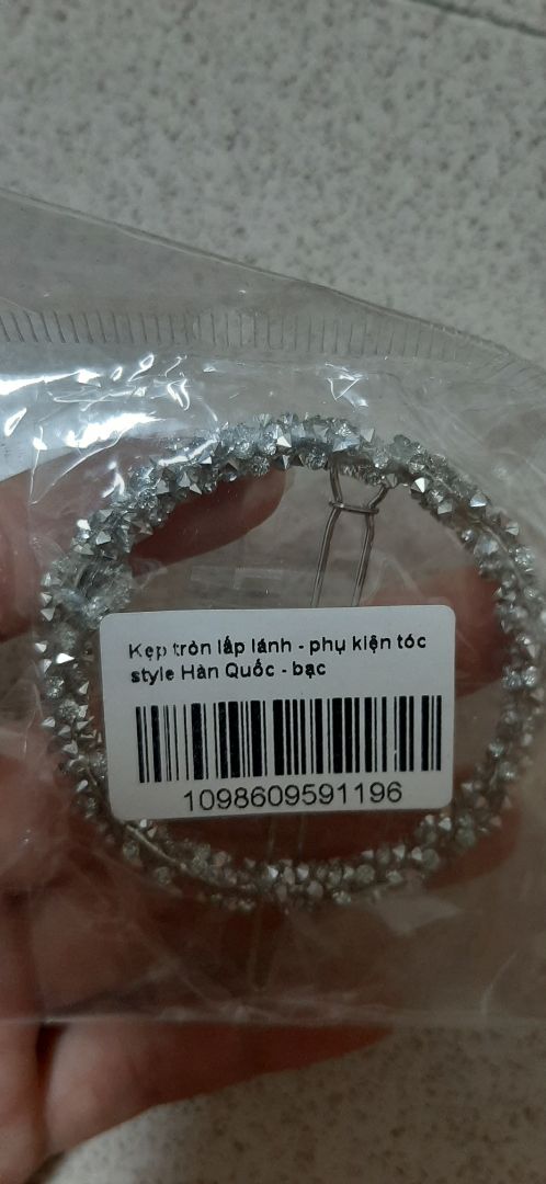 Hàng mới mua mà đã bị tróc hạt ra rồi. Hàng mới mua mà đã bị tróc hạt ra rồi.