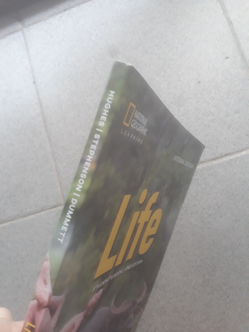 Giao hàng nhanh. Sách hơi dơ, nhìn rất cũ kỹ, bị cong góc,  mún tróc hết góc ra lun. Gói hàng ẩu tả. Rất thất vọng  mặc dù mới mua hàng lần đầu tiên ở Tiki.