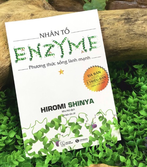 Một trong những cuốn sách mở mang nhiều kiến thức về việc ăn uống và sức khỏe, nếu bạn đang thắc mắc kiểu “mình cũng ăn uống đầy đủ mà sao người vẫn không khỏe lên được” thì hãy đọc thử cuốn này nhé!