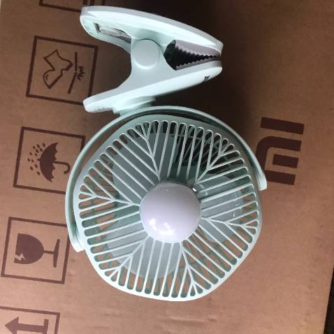 Trời ơi ta nói nó đẹp gì đâu. Mở hộp ra là hết hồn do là nó bự hơn mình nghĩ nhiều và quạt chạy rất êm. Nói chung là 10 điểm nên mua nha mng