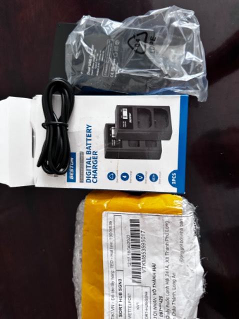 Mua combo pin và charge. Chỉ nhận charge