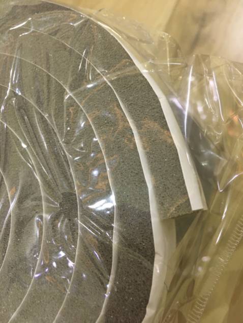 Tặng shop 5 sao cho chất lượng sản phẩm này. Mút xốp dán khá chắc chắn. 

Giảm tiếng ồn, ngăn côn trùng và thoát khí hiệu quả. Kết hợp với dòng sản phẩm ron cửa nữa thì quá OK.

Giao hàng nhanh chóng, đúng với mô tả sp. Giá thành rẻ. Nên mua nhé.